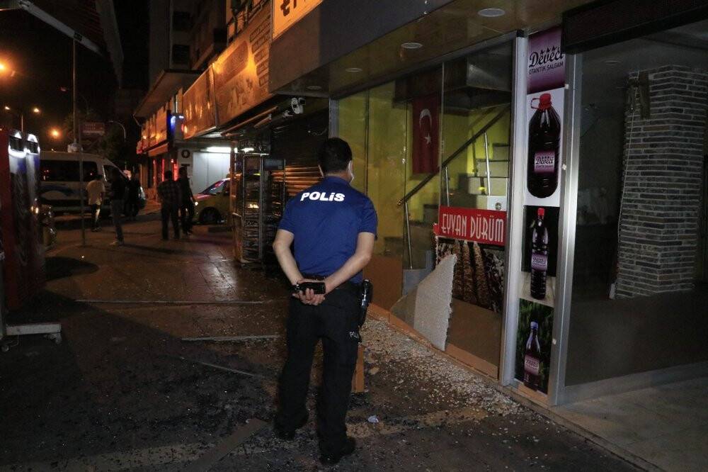 Kebapçıya kalaşnikoflu saldırı güvenlik kamerasında
