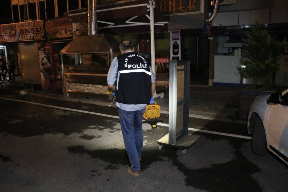 Kebapçıya kalaşnikoflu saldırı güvenlik kamerasında