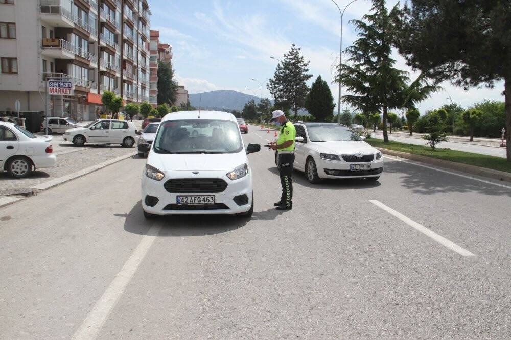 Polisten sivil kıyafetli trafik denetimi