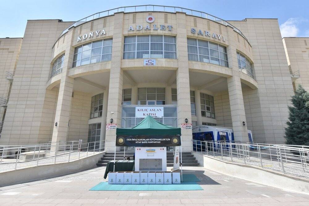 Karatay Belediyesi’nden kitap bağışı kampanyasına destek