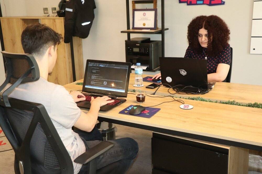 Türkiye’de izlenme rekorları kıran ’Çukur’ dizisine mobil oyun geliştirildi