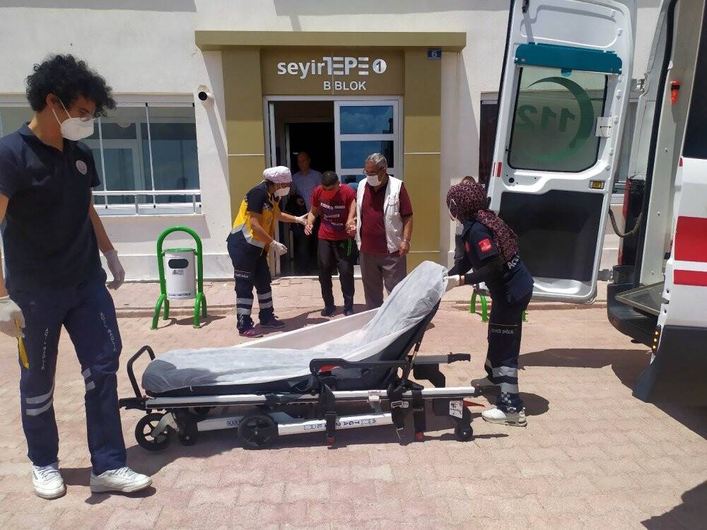 Konya'da aşı çalışmalarında evden hastaneye aşı hizmeti