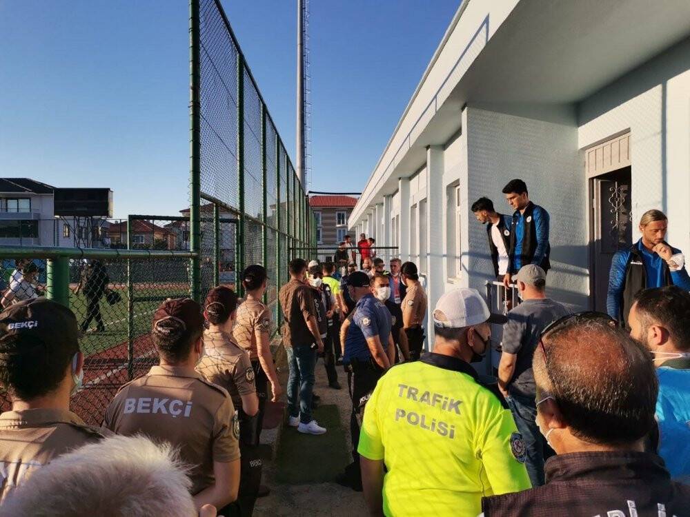 Yeşil saha boks ringine döndü
