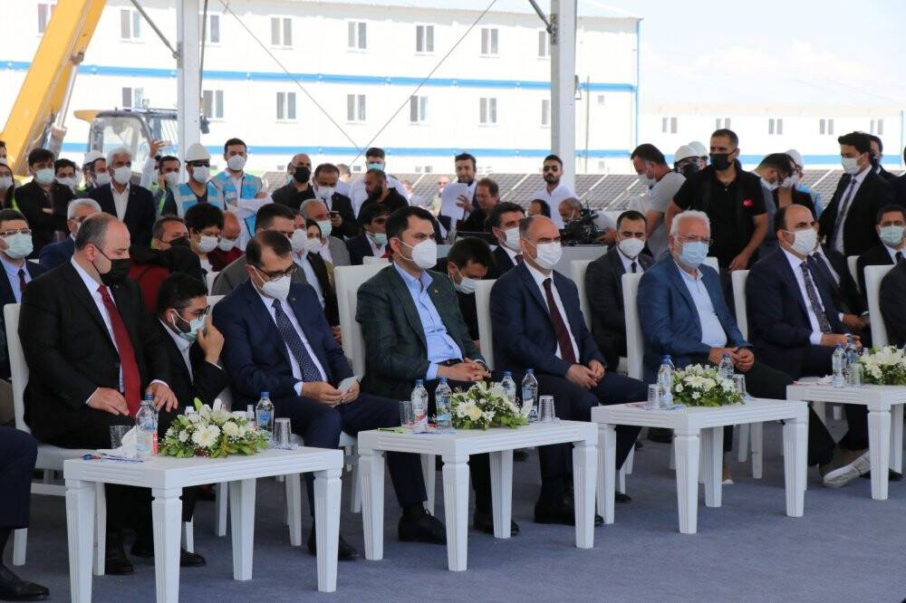 Dev güneş santrali için düğmeye basıldı