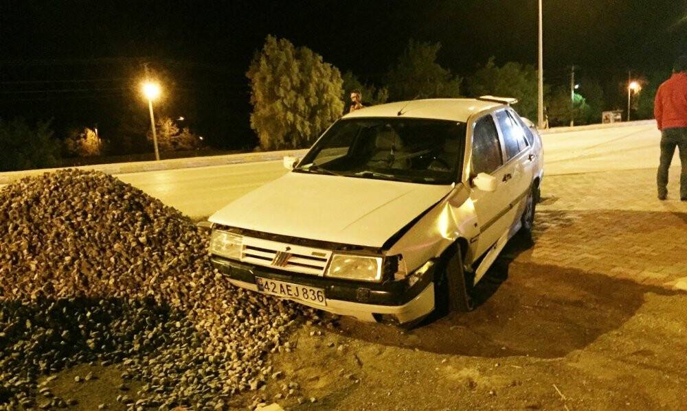 Karşı şeride geçen otomobil devrilmekten son anda kurtuldu