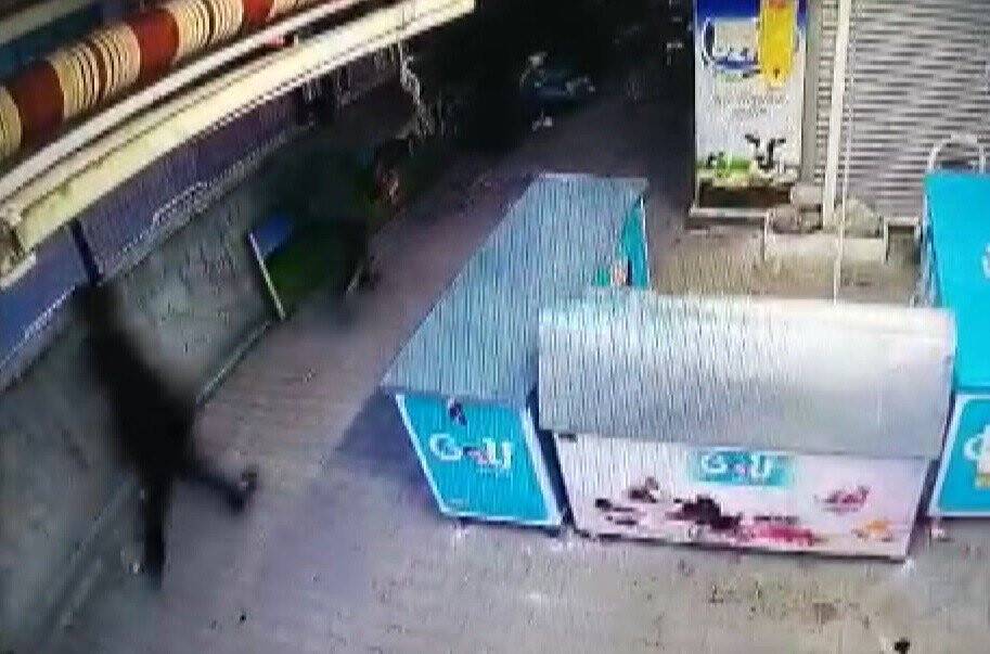 Konya'da hırsızlık! İş yerlerinin önünde ne bulurlarsa çaldılar