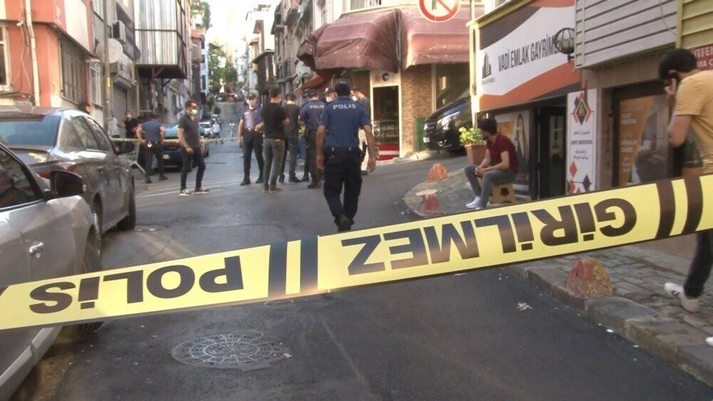 Çocuğunu parka götürmek için sokağa çıkan baba silahlı saldırıda öldü