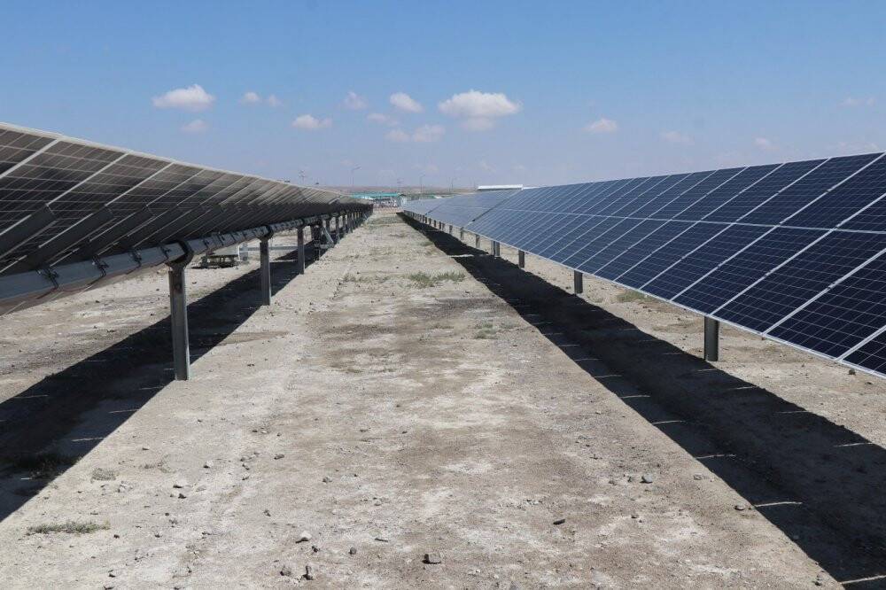 Kalyoncu: “Santral tamamlandığında Avrupa’nın en büyük, dünyanın ise en büyük 5 güneş enerjisi santralinden biri olacak”