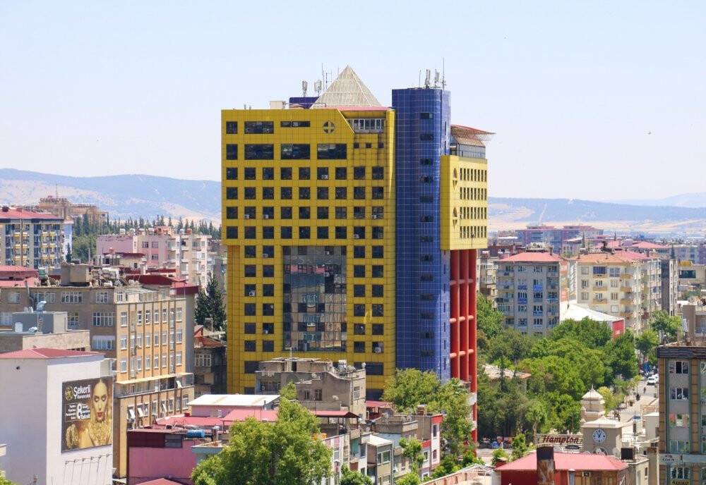 "Dünyanın en saçma binasının" yıkımına bayramda başlanacak