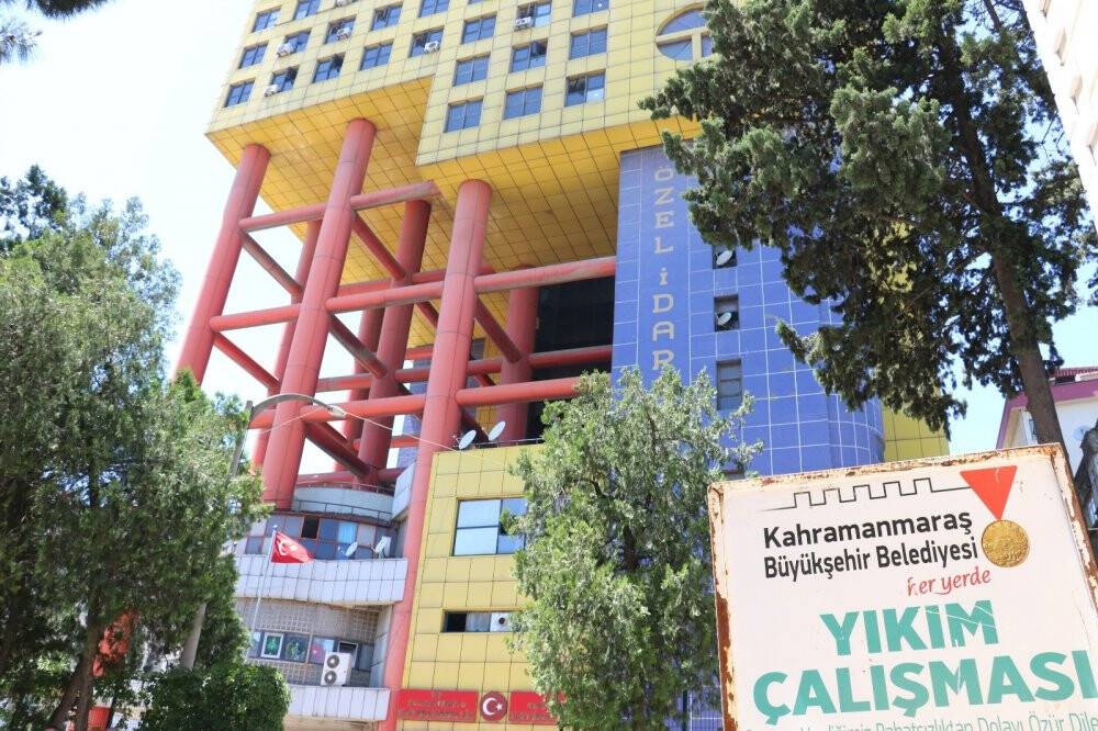 "Dünyanın en saçma binasının" yıkımına bayramda başlanacak