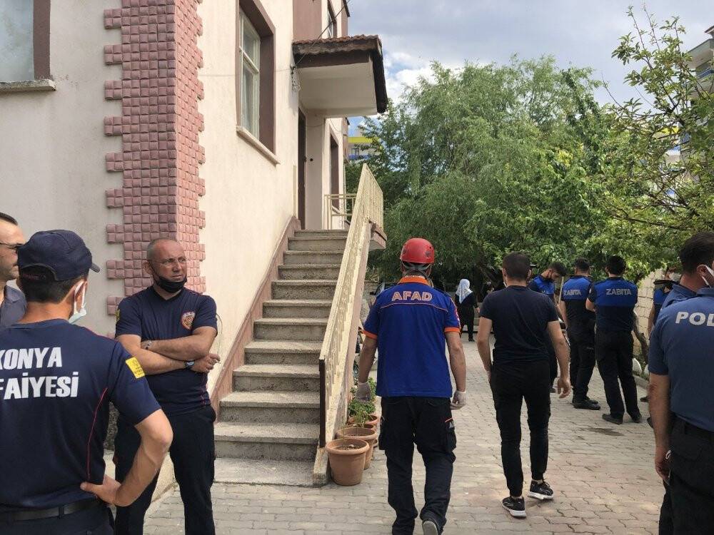 Evinin bodrumunda kuyu kazarken göçükte kaldı