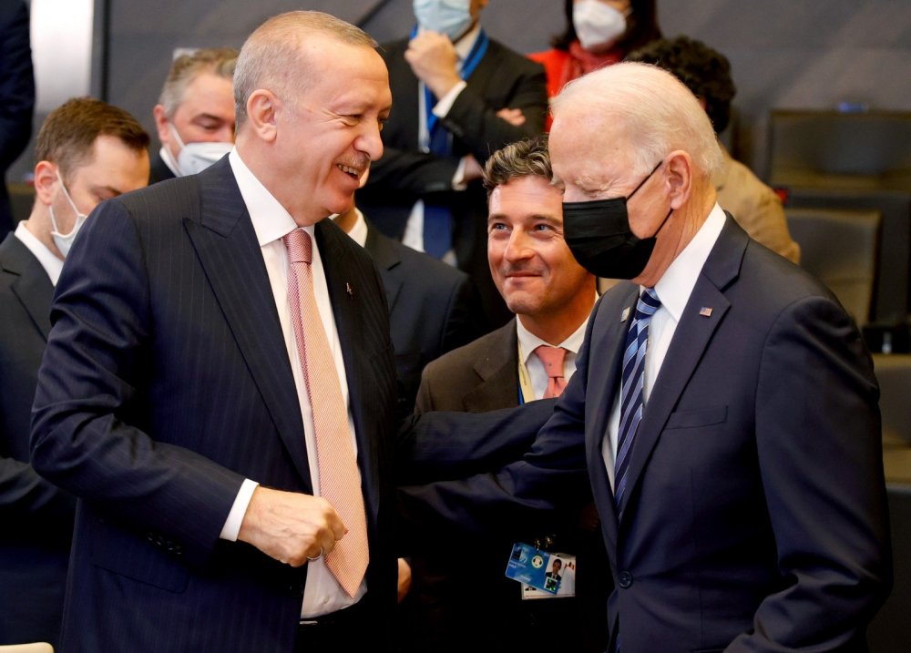 Joe Biden Erdoğan'ın yanına geldi ve sohbet etti (TIKLA&İZLE)