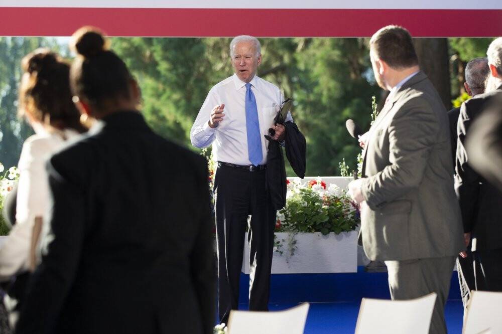 Biden, ısrarla soru soran muhabiri azarladı