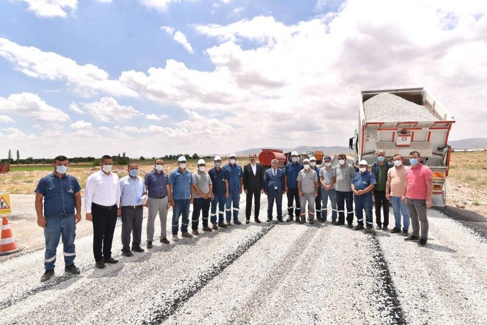 Başkan Altay mahalle yollarında sathi kaplama çalışmalarını başlattı