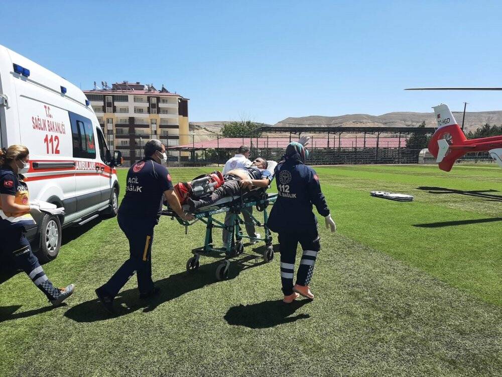 Sağlık personelinin imdadına ambulans helikopter yetişti