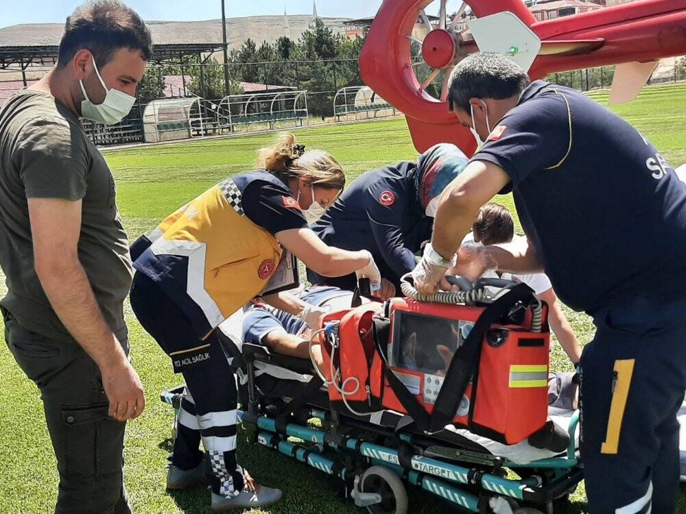 Sağlık personelinin imdadına ambulans helikopter yetişti