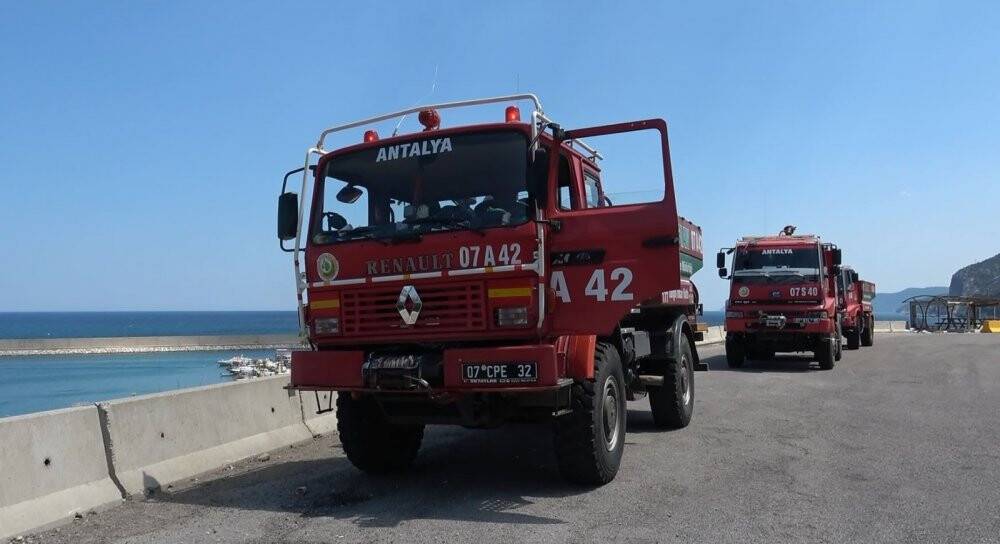 Antalya’da çıkan orman yangınında 1 dekarlık alan zarar gördü