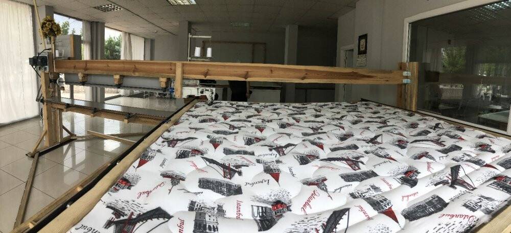 Dikim makinesi fiyatı yüksek olunca ahşaptan kendisi üretti