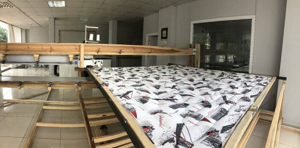 Dikim makinesi fiyatı yüksek olunca ahşaptan kendisi üretti