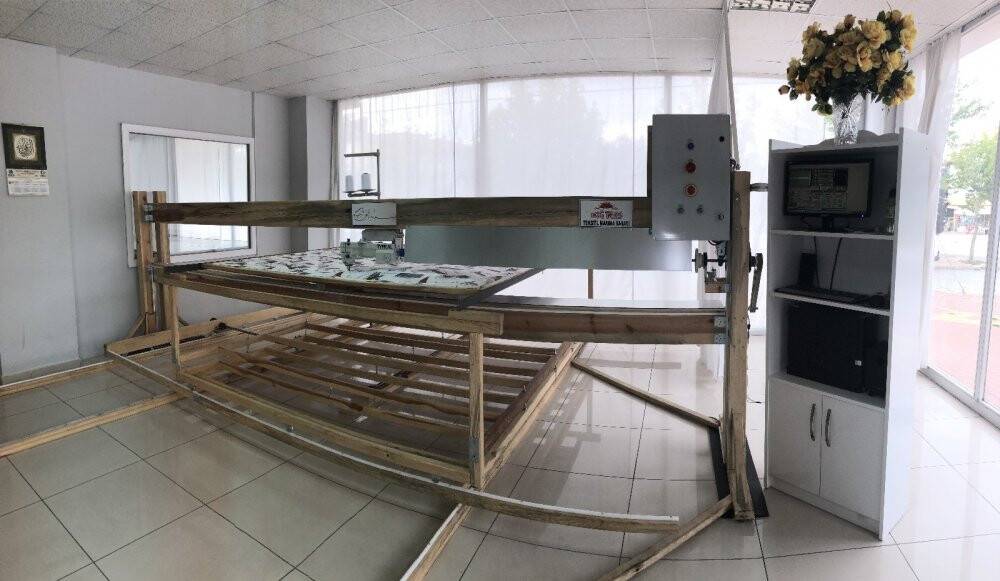 Dikim makinesi fiyatı yüksek olunca ahşaptan kendisi üretti