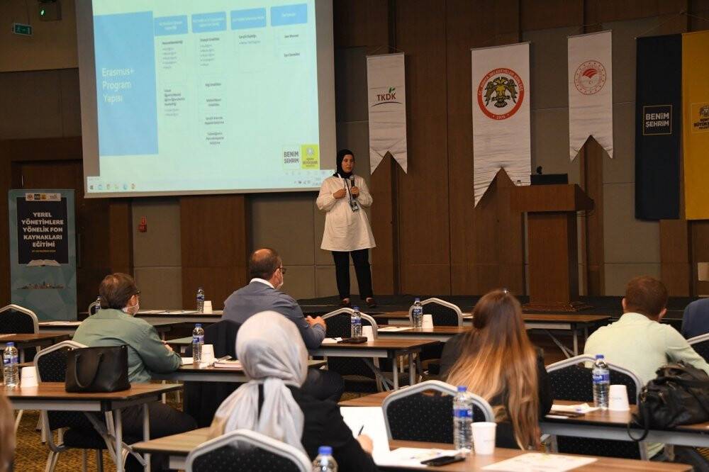 Konya Büyükşehir’den ilçe belediyelerine fon kaynağı eğitimi