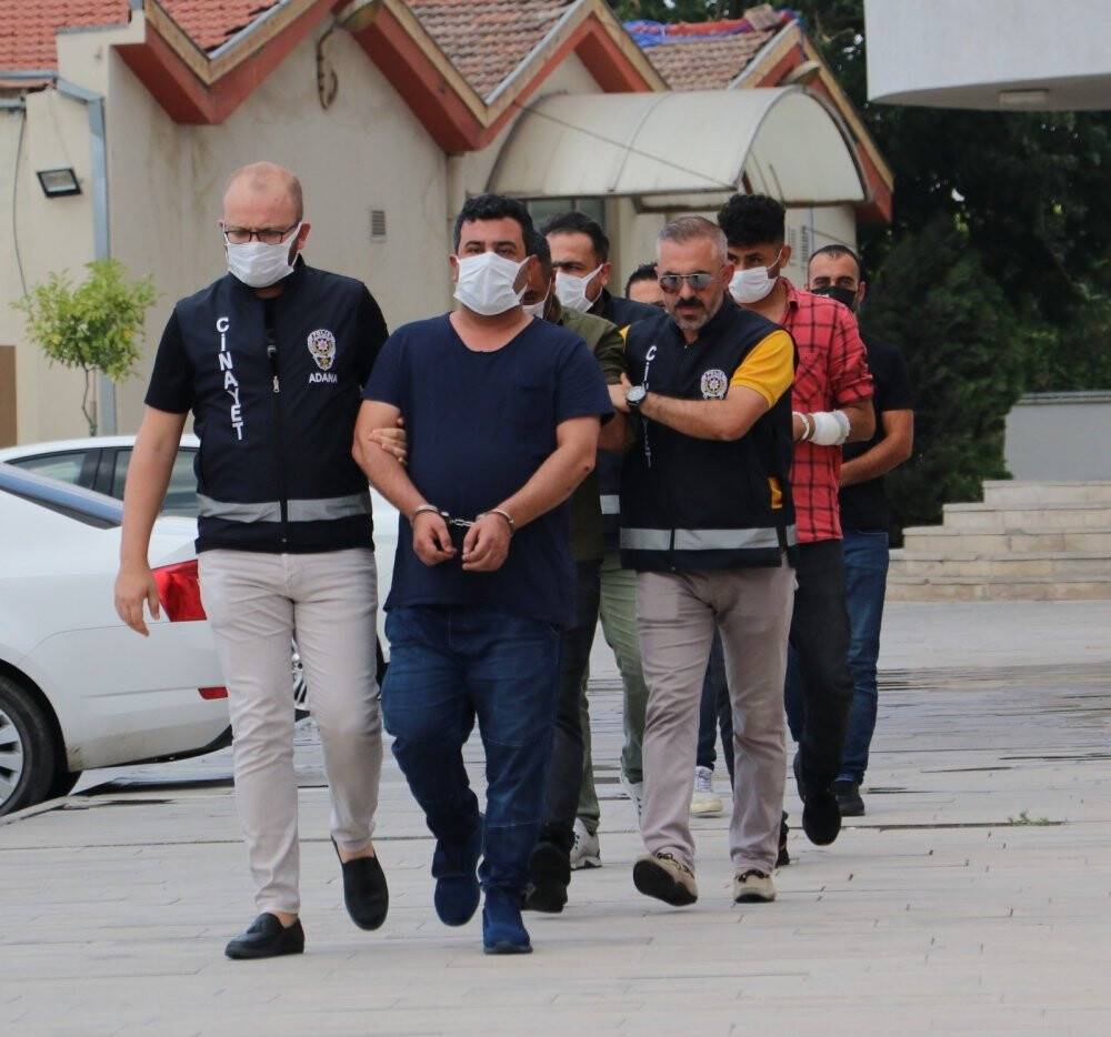 Parayı kaptırdı komiserin kolunu ısırdı