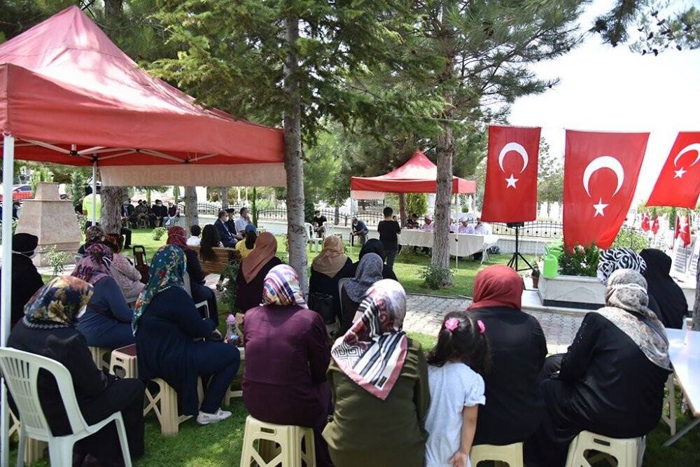 Şehit özel harekat polisi mezarı başında anıldı