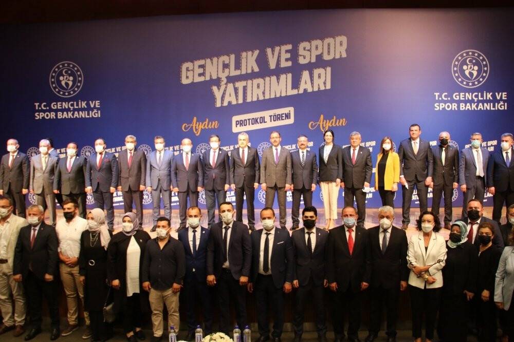 Bakan Kasapoğlu: Gençlerimizin moral ve motivasyonlarını düşürenler karşılarında bizi bulacak