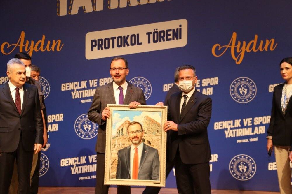 Bakan Kasapoğlu: Gençlerimizin moral ve motivasyonlarını düşürenler karşılarında bizi bulacak