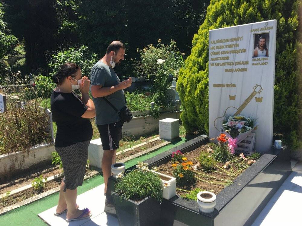 Barış Akarsu doğum yıl dönümünde kabri başında anıldı