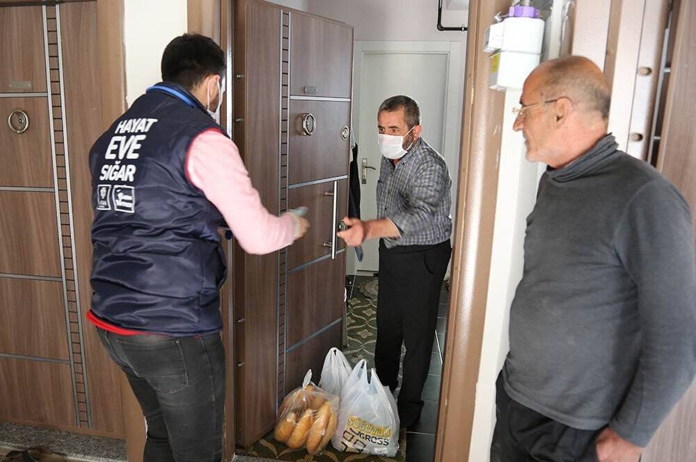 Meram’da vefalı eller vatandaşları yalnız bırakmadı