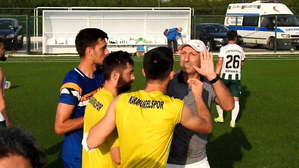 Futbolcuların kavgasında camlar kırıldı, parmaklıklar söküldü