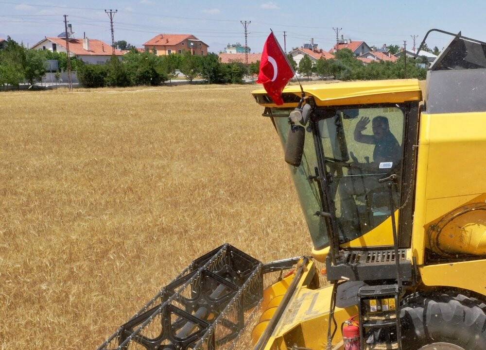 Konya’da atıl araziler ekilip hasadı yapıldı, geliri vatandaşa aktarılacak