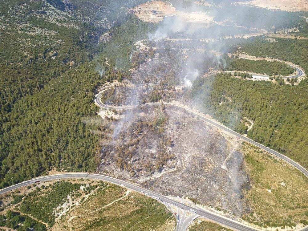 Manavgat-Konya yolu üzerinde orman yangını