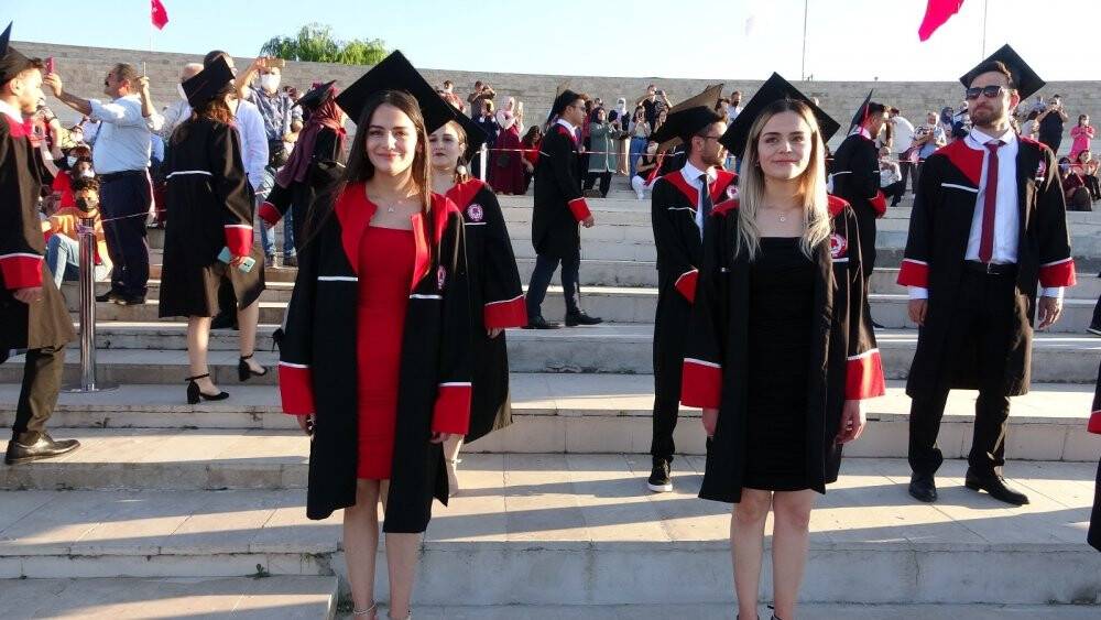 Konyalı ikizler, bölüm birinciliğini paylaştı