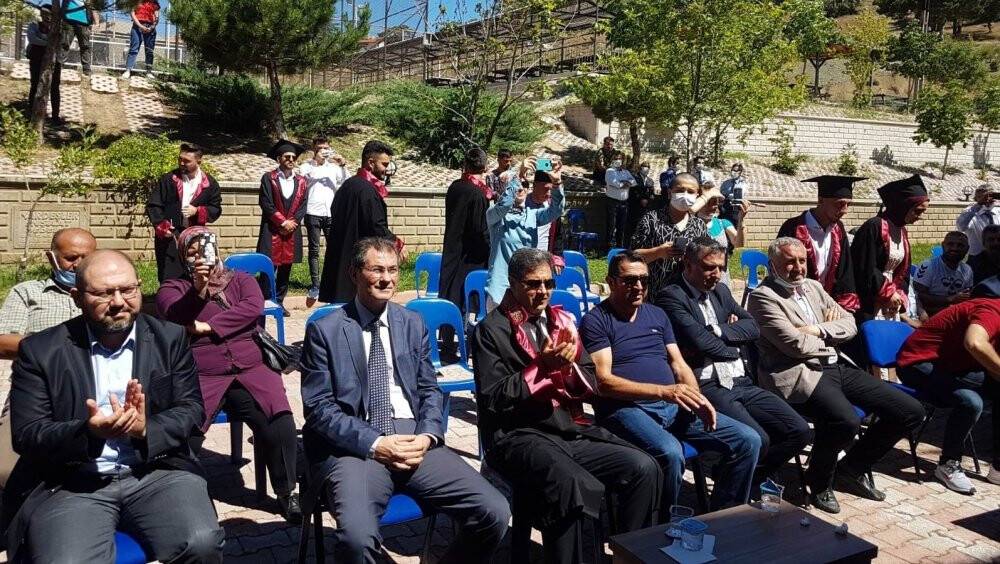 Huğlu Meslek Yüksekokulu’nda mezuniyet coşkusu