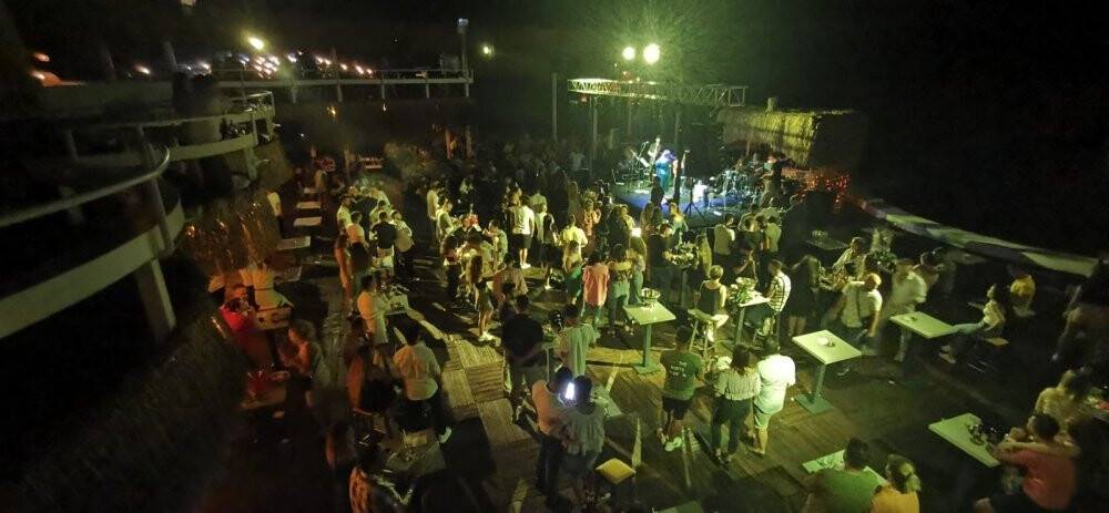 Kuşadası’nda eğlence tavan yaptı