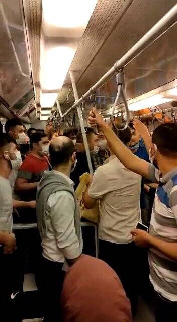 Metroda maske kavgası