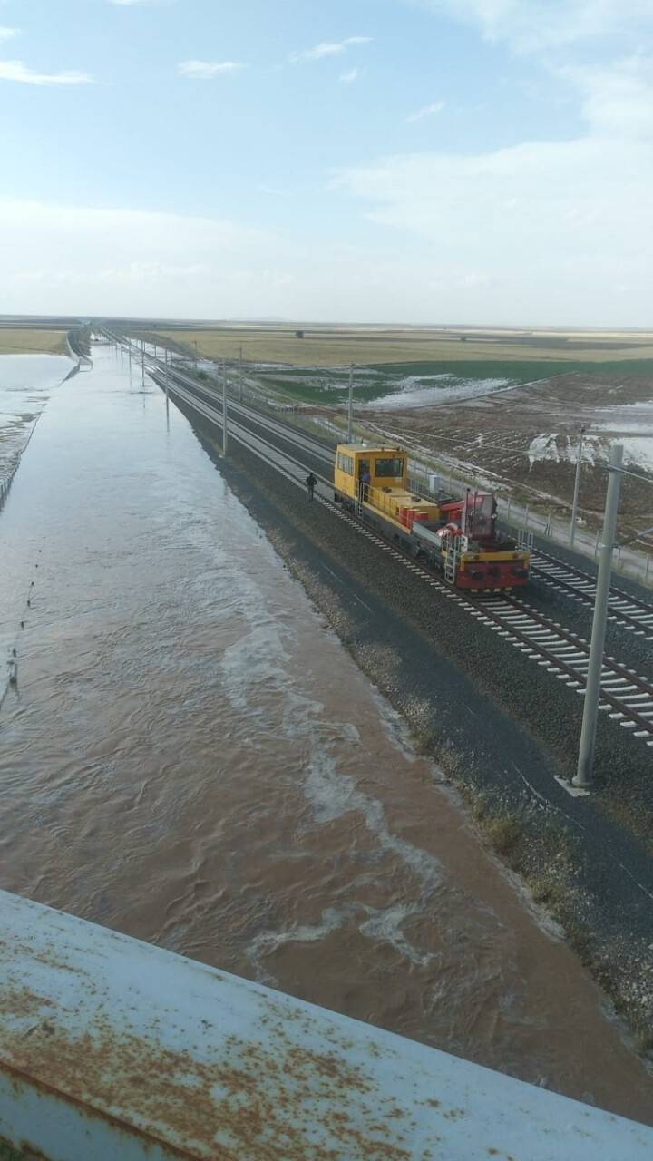 Sel sularının zarar verdiği Konya - Ankara YHT hattında olası faciadan dönüldü