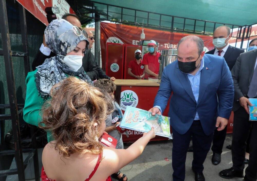 Bakan Varank, Kapıkule Sınır Kapısı’nda gurbetçilerle buluştu