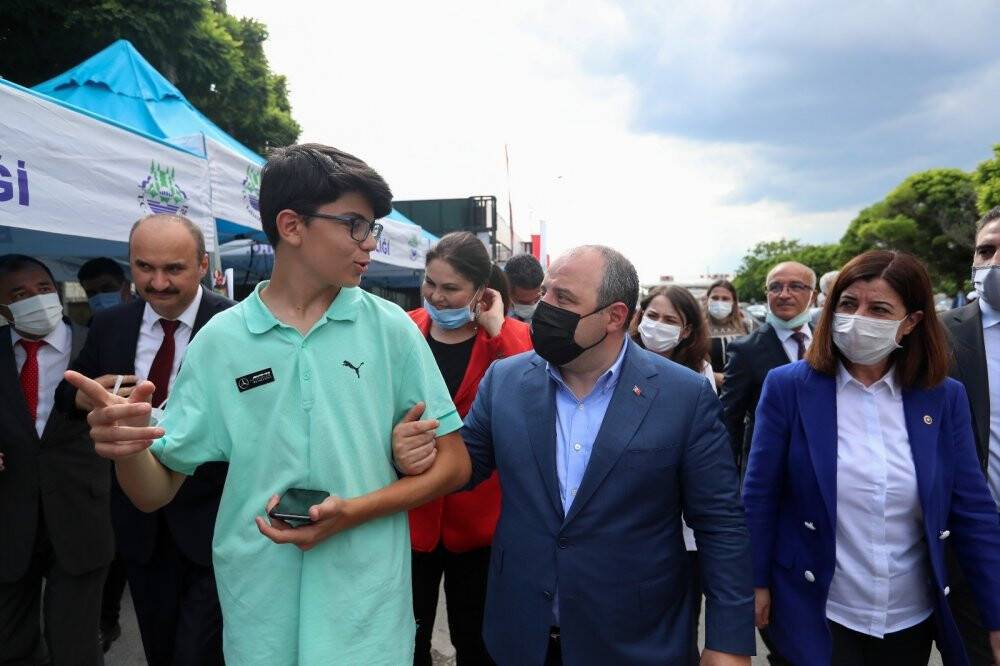 Bakan Varank, Kapıkule Sınır Kapısı’nda gurbetçilerle buluştu