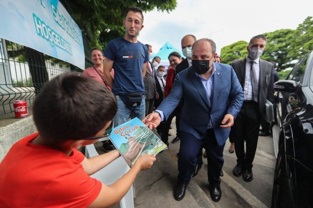 Bakan Varank, Kapıkule Sınır Kapısı’nda gurbetçilerle buluştu