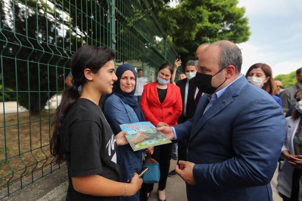 Bakan Varank, Kapıkule Sınır Kapısı’nda gurbetçilerle buluştu