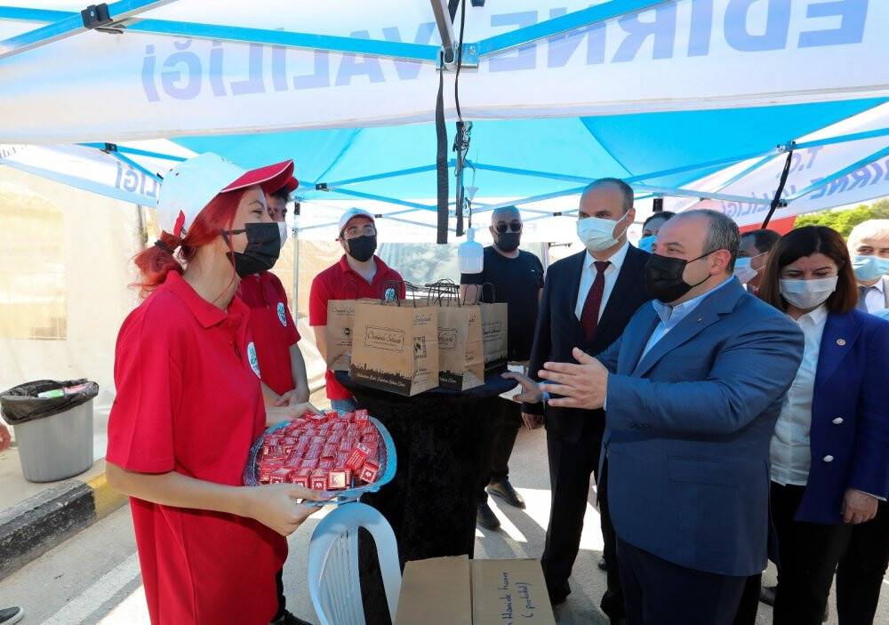 Bakan Varank, Kapıkule Sınır Kapısı’nda gurbetçilerle buluştu