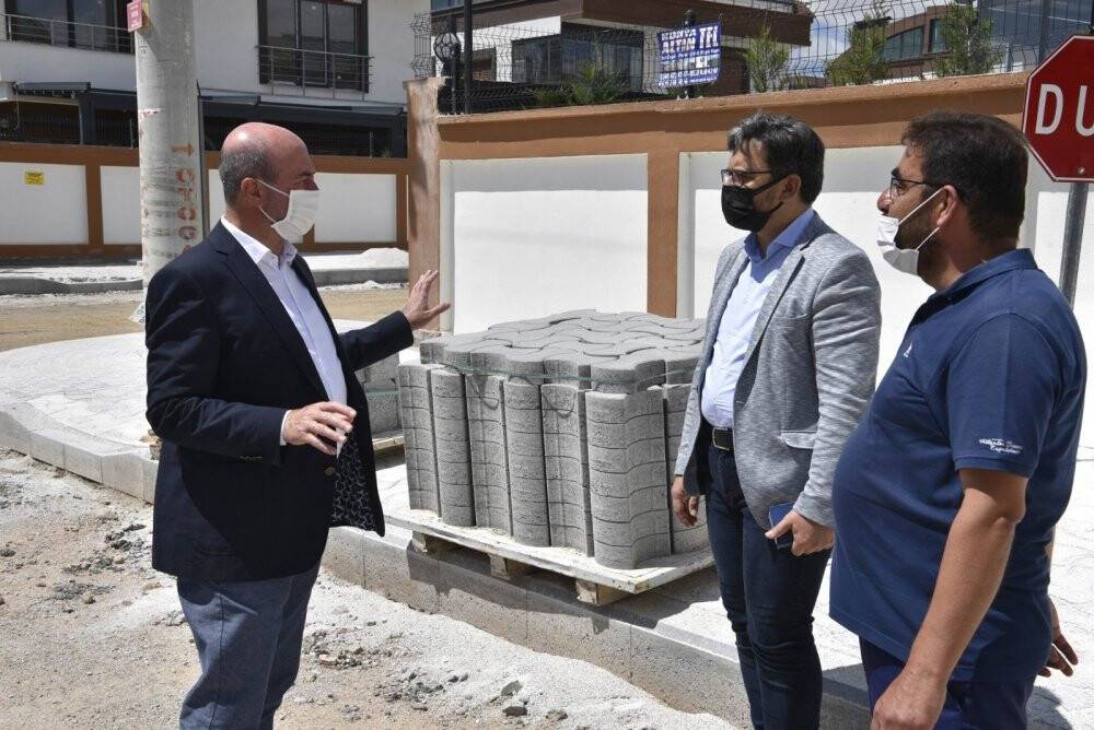 Selçuklu Belediyesi asfalt ve bordür çalışmalarını sürdürüyor