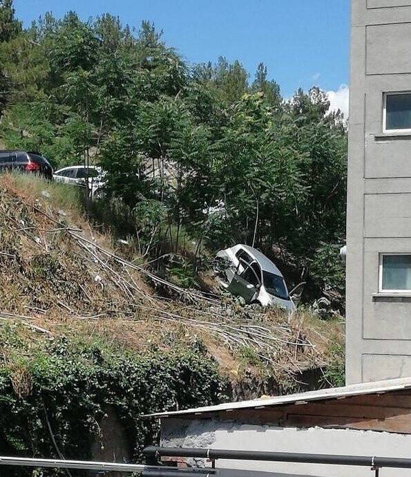Vitesi karıştırınca hastane bahçesine uçtu