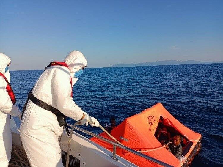 İzmir açıklarında 58 düzensiz göçmen kurtarıldı
