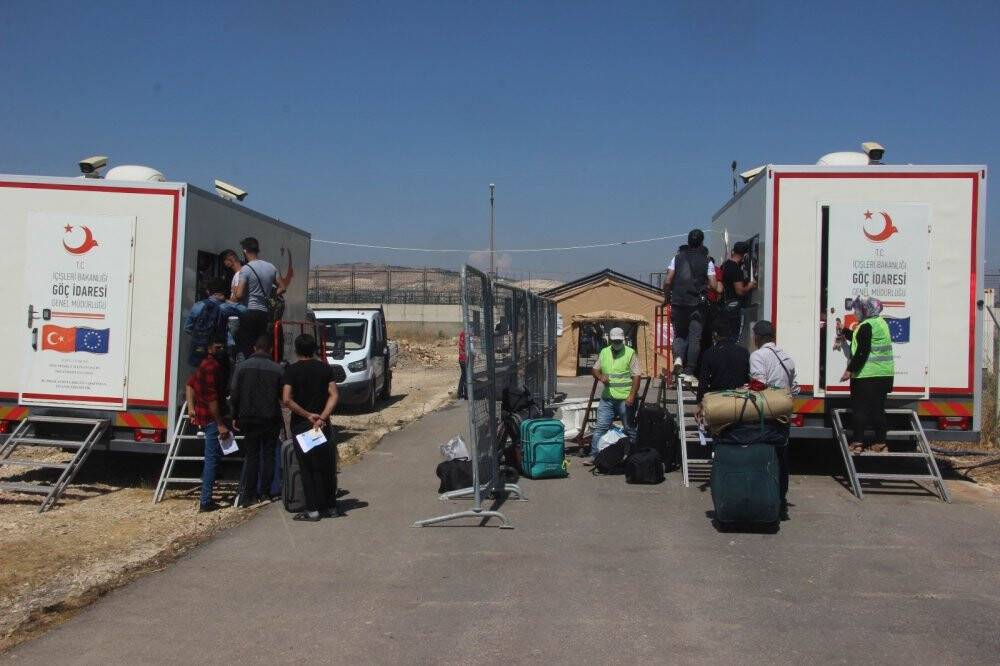 Suriyeliler bayram için akın akın ülkelerine gidiyor