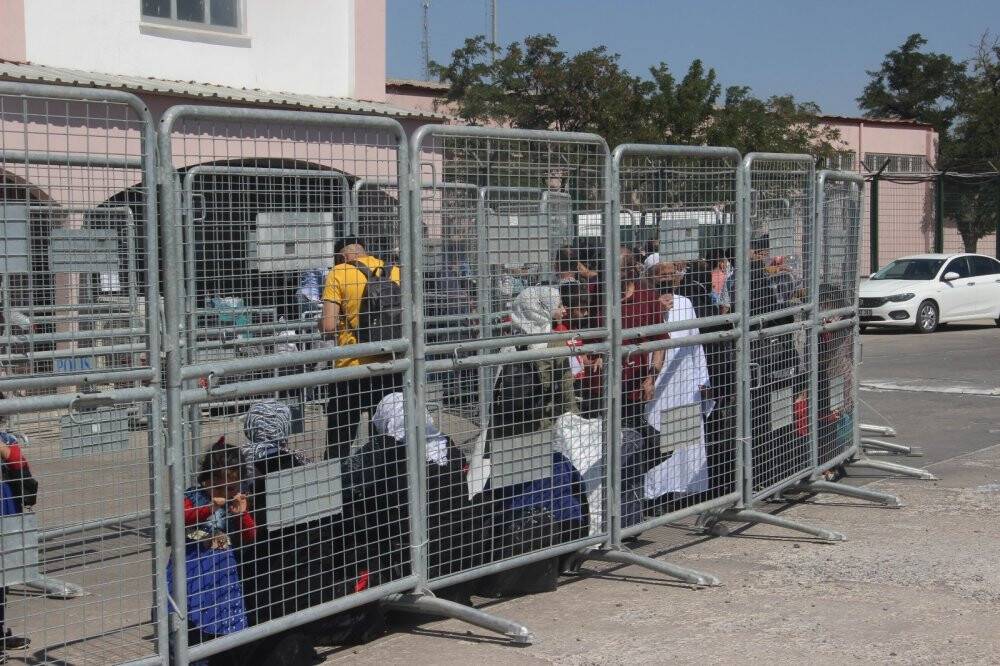 Suriyeliler bayram için akın akın ülkelerine gidiyor