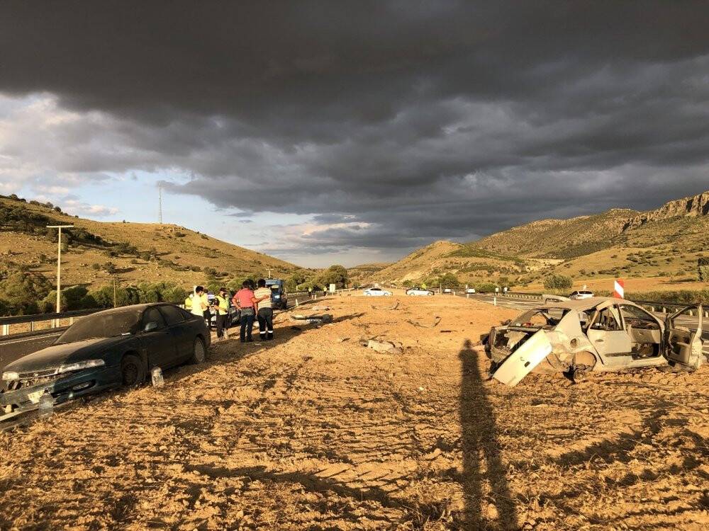 Konya'da feci kaza! 3 ölü, 1 yaralı